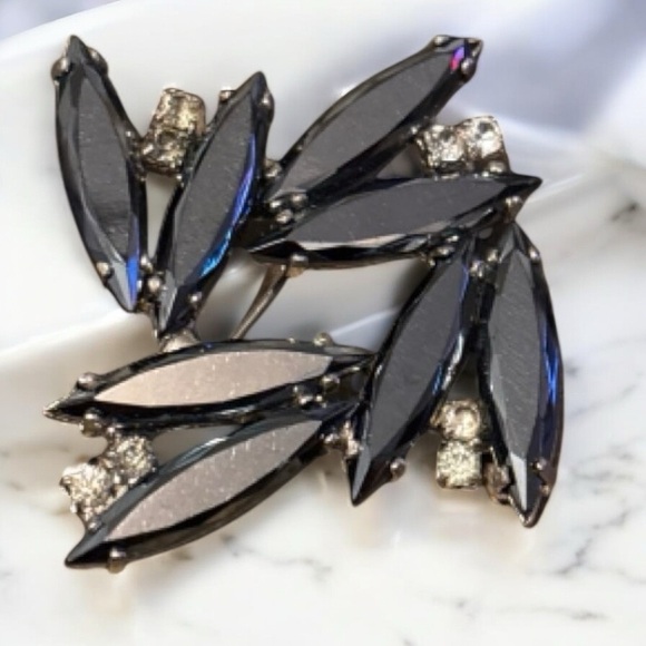 Very Rare Find - Black Crystal Statement Brooch - Picture 6 of 10